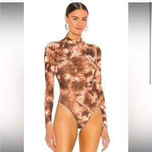 h:ours Revolve Monroe Brown Tie Dye Long Sleeve Bodysuit - XS